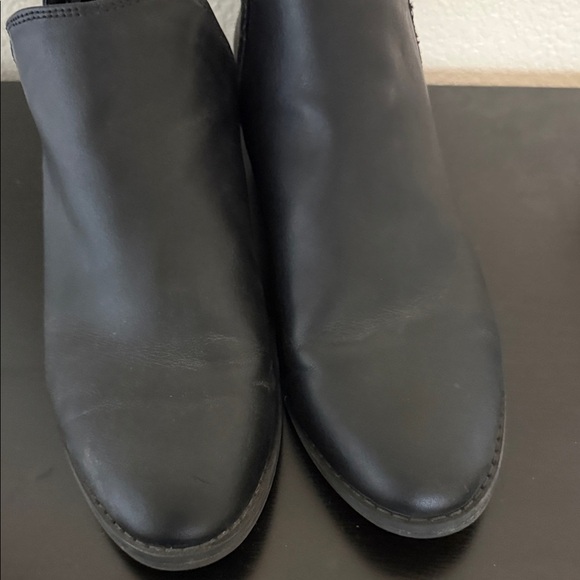 Universal Thread Sleek Black Ankle Boots - Picture 4 of 6